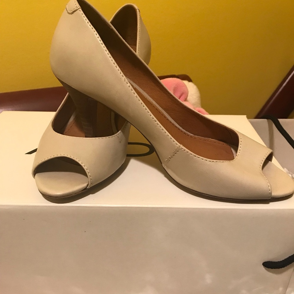 Shoes - Picture 4 of 4